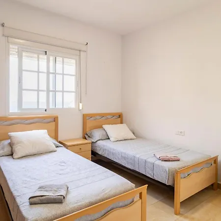 Сasa de vacaciones 4 Bedroom Amazing In Rincón de la Victoria