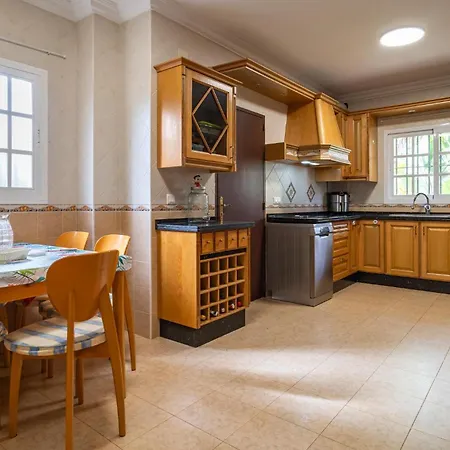 4 Bedroom Amazing In *