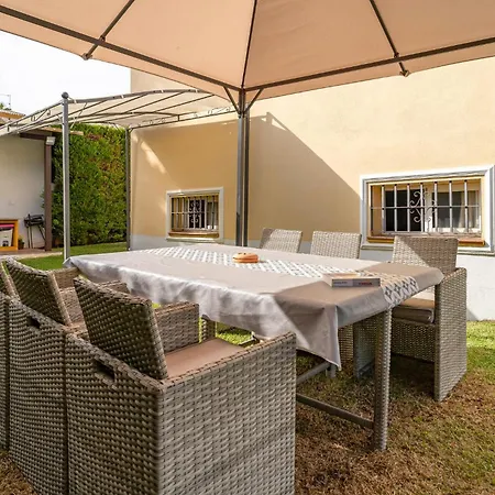 4 Bedroom Amazing In Tatil Evi Rincón de la Victoria