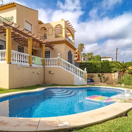 4 Bedroom Amazing In Tatil Evi Rincón de la Victoria